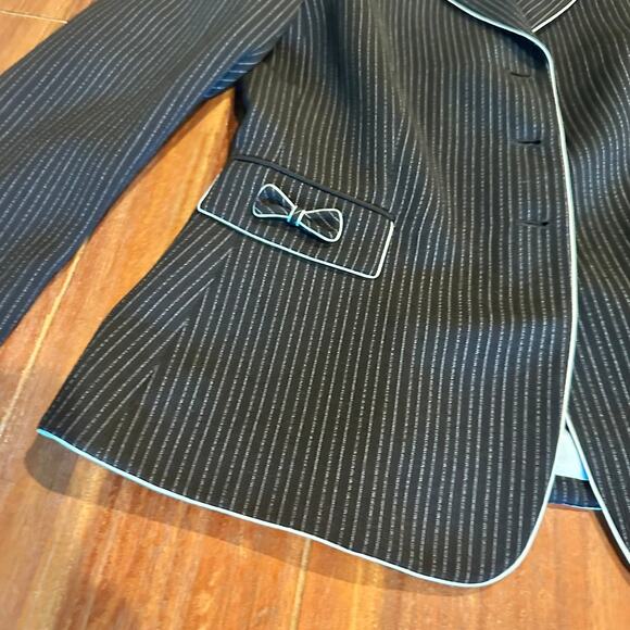 Vintage Tahari Arthur Levine Pin Stripe Pant Suit Jacket & Pants Size 6P - Picture 8 of 8